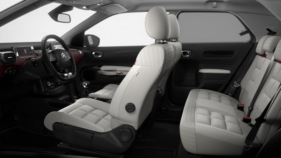 Интерьер Citroen C4 Cactus 2018 года  (WW) (фото 13 из 40)
